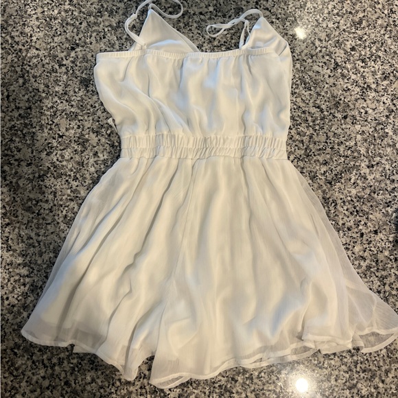 Francesca’s White Romper - Picture 2 of 3